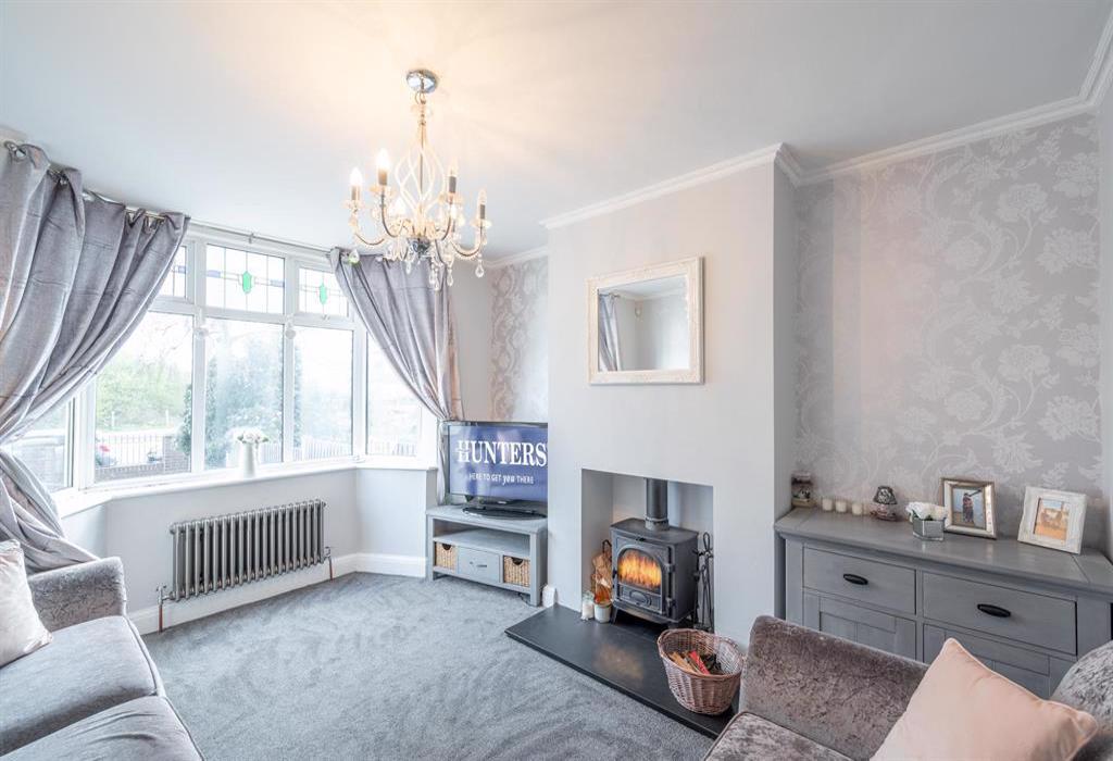 Sunnyside, Stallings Lane, Kingswinford, DY6 7LR 3 bed semidetached