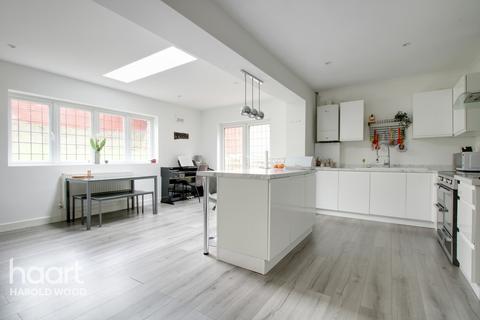 11 Redcar Road, Romford, RM3 9PT