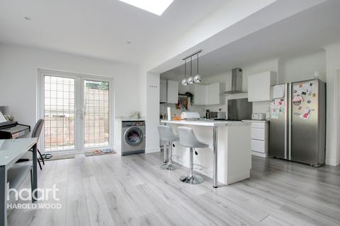 11 Redcar Road, Romford, RM3 9PT