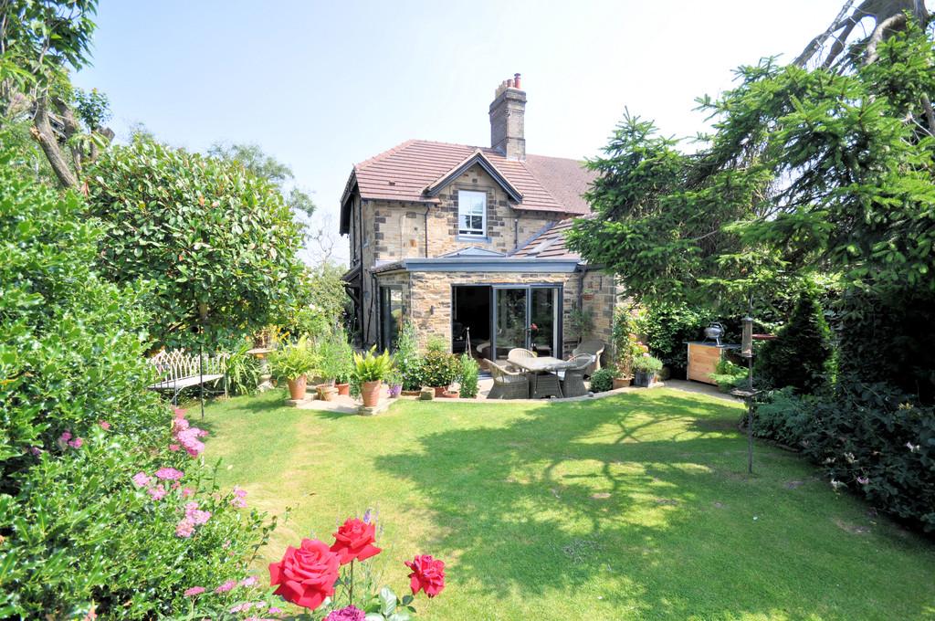 Pilley Green, Tankersley, Barnsley 3 bed semidetached house £370,000