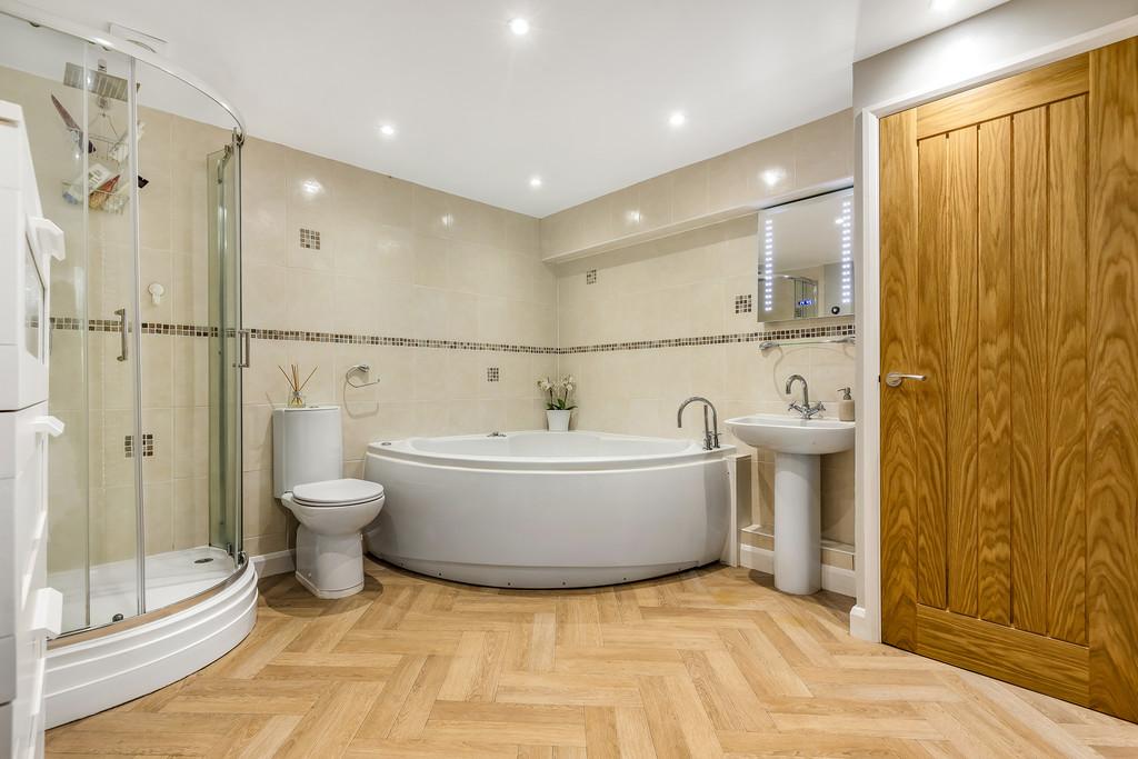 Master Bedroom En-suite