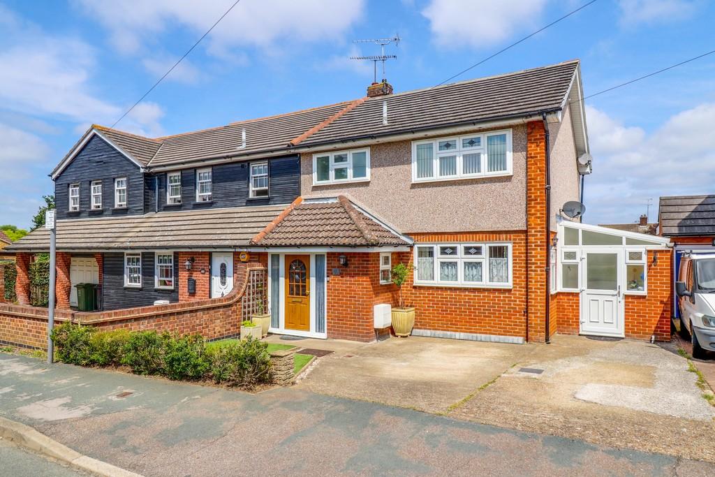 Emanuel Road, Langdon Hills 3 bed semidetached house £450,000