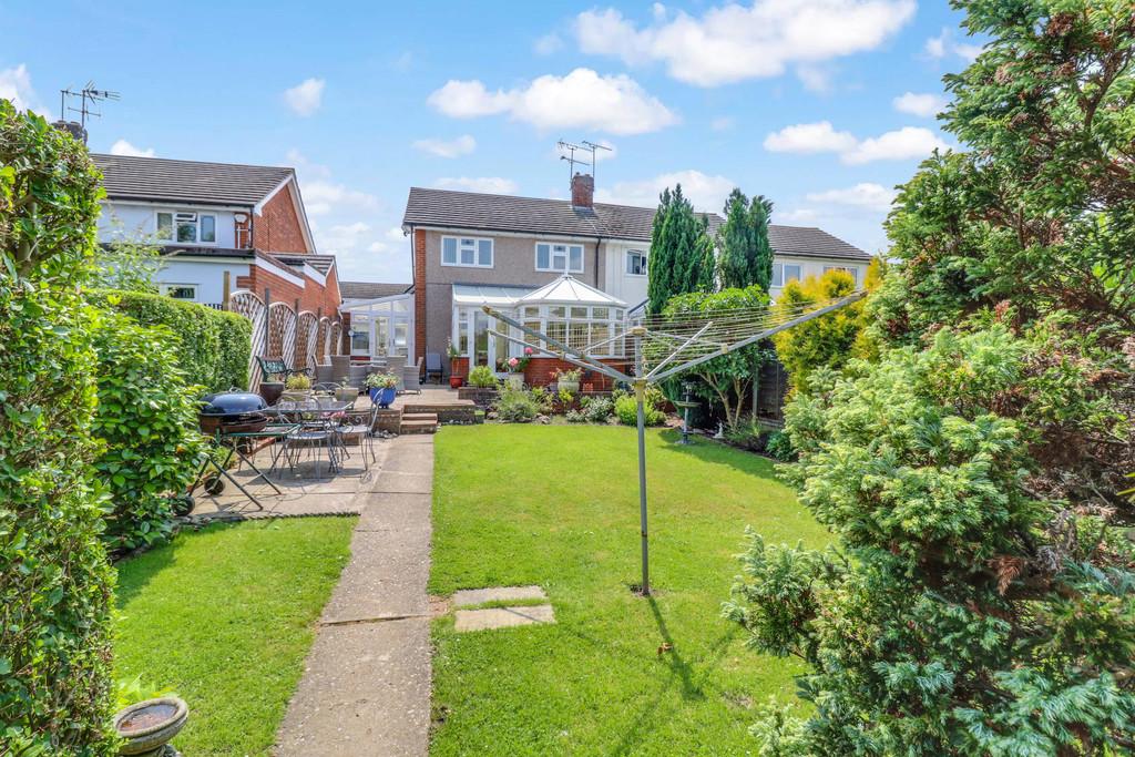 Emanuel Road, Langdon Hills 3 bed semidetached house £450,000