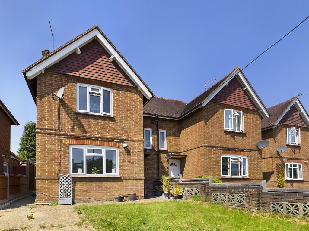 Glebe Road, Cuckfield 3 bed semidetached house £400,000