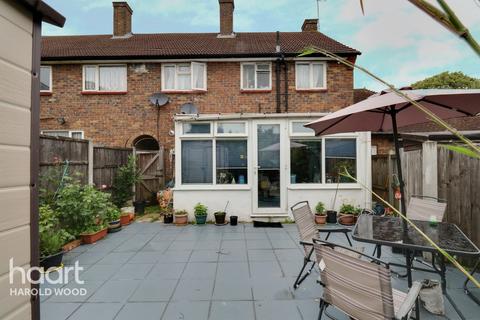 16 Melksham Close, Romford, RM3 8QX