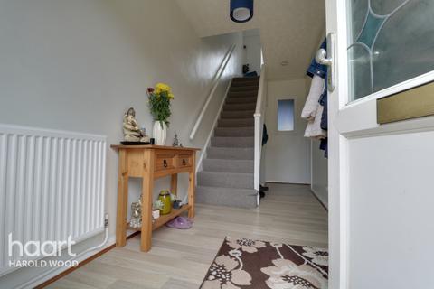 16 Melksham Close, Romford, RM3 8QX