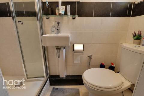 16 Melksham Close, Romford, RM3 8QX