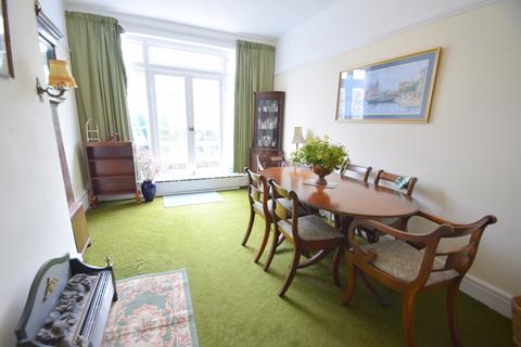 2 Clevis Crescent, Porthcawl, CF36 5NY