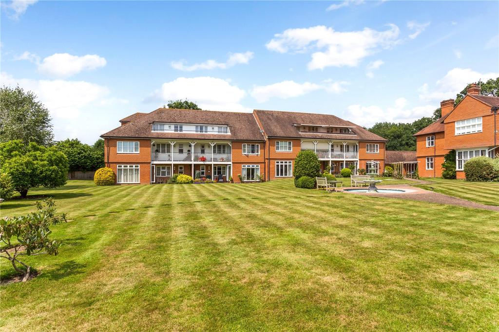 Pine Lodge, Leigh Corner, Cobham, Surrey, KT11 2 bed apartment £565,000