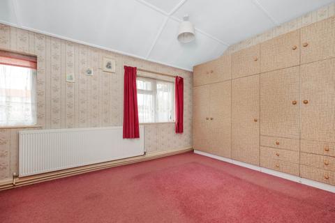 16 Ealdham Square, London, SE9 6BP