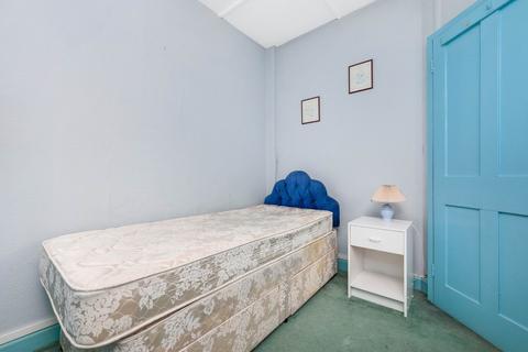 16 Ealdham Square, London, SE9 6BP