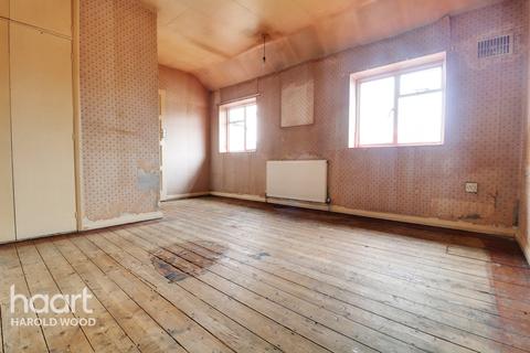 6 Alverstoke Road, Romford, RM3 8QR