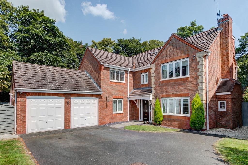 Aspens Way, Woodland Grange, Bromsgrove, B61 0UW 6 bed detached house