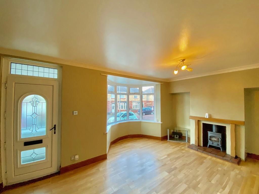 Earlswood Avenue, Low Fell 3 bed semidetached house £850 pcm (£196 pw)