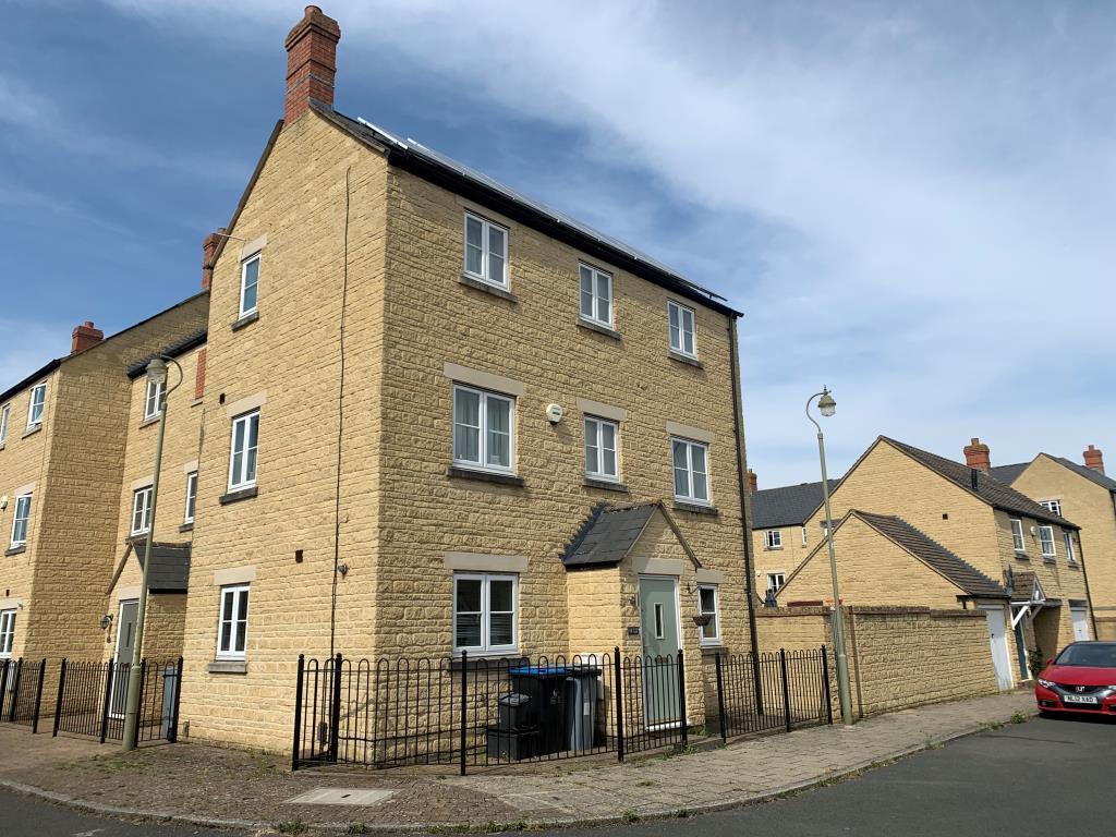 Witney, Oxfordshire, OX28 3 bed end of terrace house £350,000
