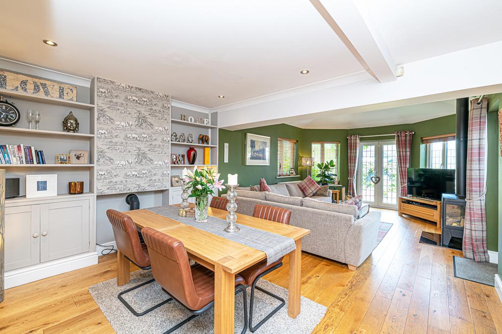 Shepperton Close, Appleton 4 bed detached house £575,000