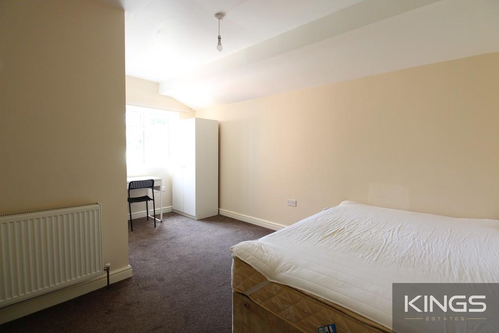 Sirdar Road, Southampton 6 bed semidetached house £2,400 pcm (£554 pw)