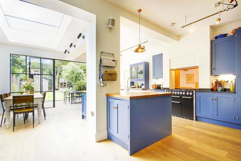 38 Outram Road, London, N22 7AF