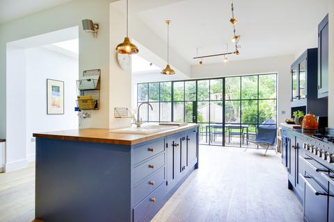 38 Outram Road, London, N22 7AF