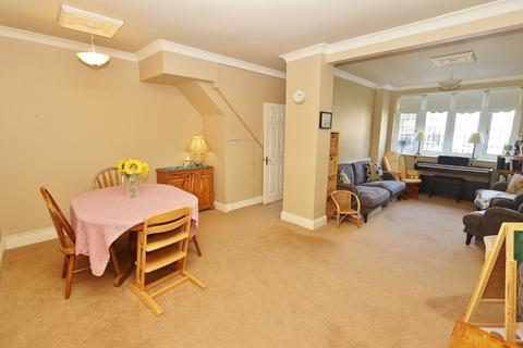 44 Mount Pleasant Road, Romford, RM5 3YL