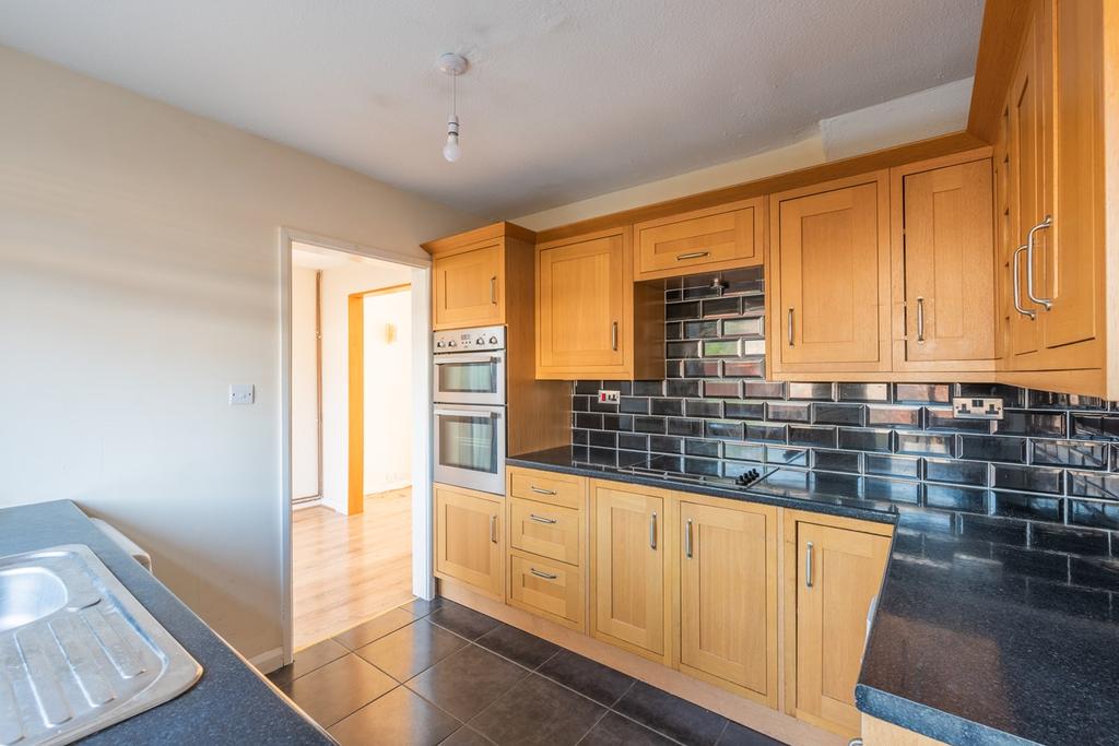 Highworth Crescent, Yate, Bristol, BS37 3 bed terraced house £250,000