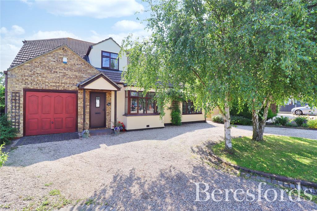 Louvaine Avenue, Wickford, SS12 4 bed detached house £775,000