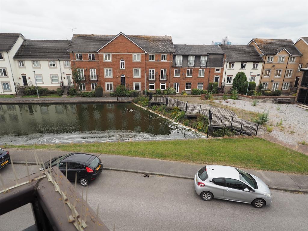 Plimsoll Way, Victoria Dock, Hull, HU9 1PX 2 bed apartment £725 pcm