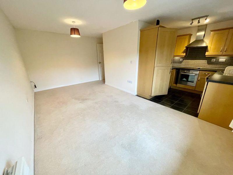 Kiln Way, Dunstable 2 bed apartment £175,000