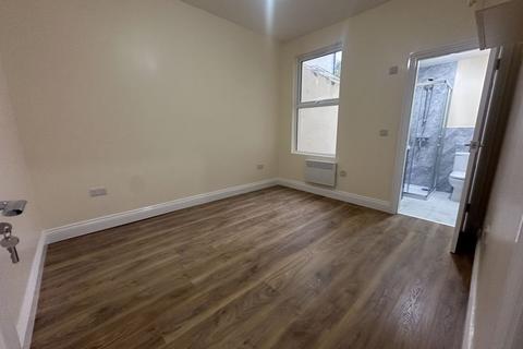 undefined, Saxon Road, Southall, UB1