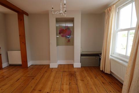 2 bedroom terraced house to rent, Queens Road, Wivenhoe, CO7