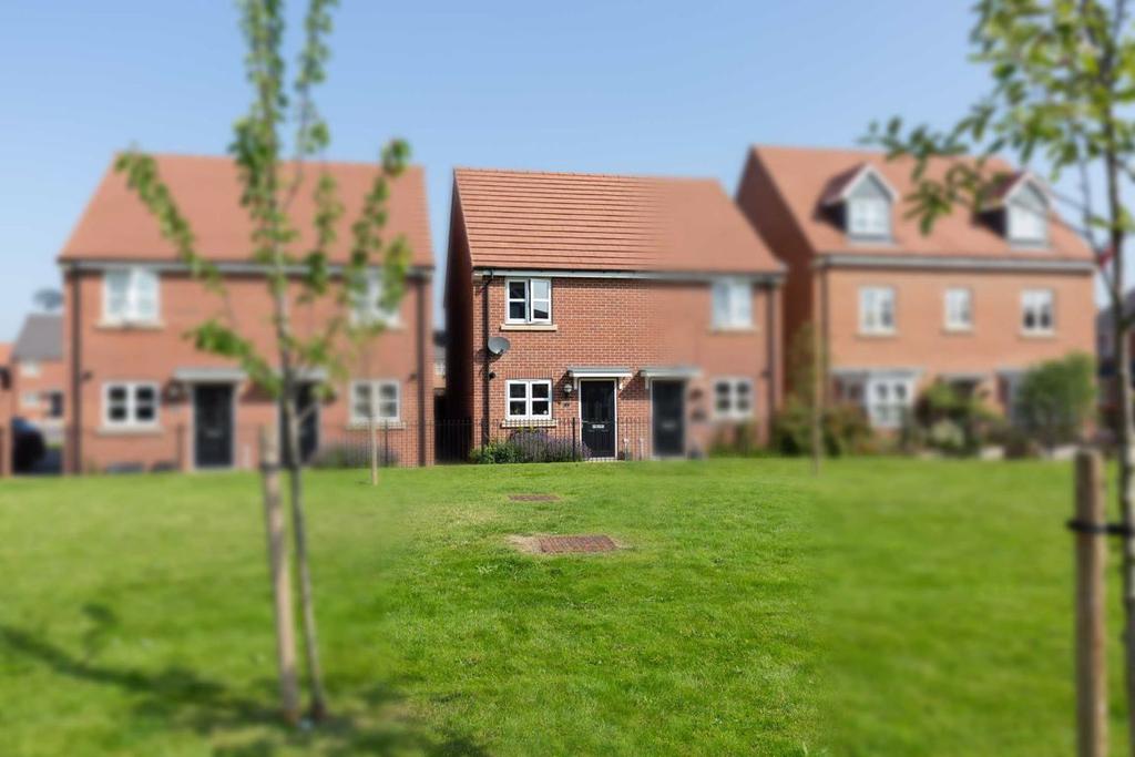 Overend Avenue, Pocklington 2 bed semidetached house £185,000