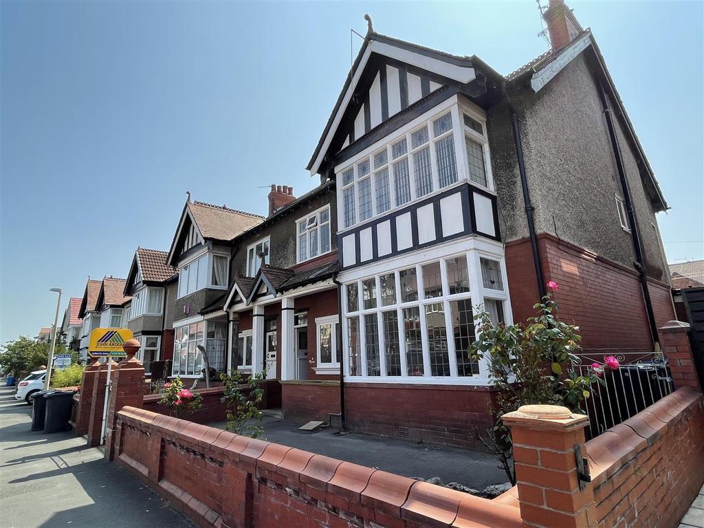 Park Road, Lytham St Annes 2 bed flat for sale £118,000