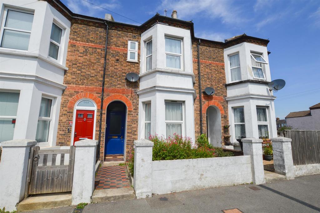 Ashford Road, Eastbourne 3 bed terraced house £1,050 pcm (£242 pw)
