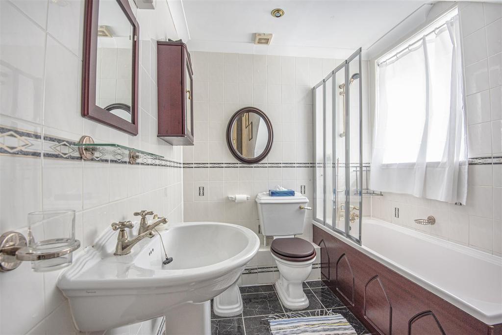 Bedroom 1 en suite