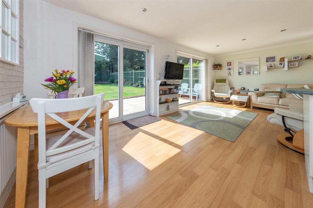 Garden Road, Dunstable 3 bed semidetached house £395,000