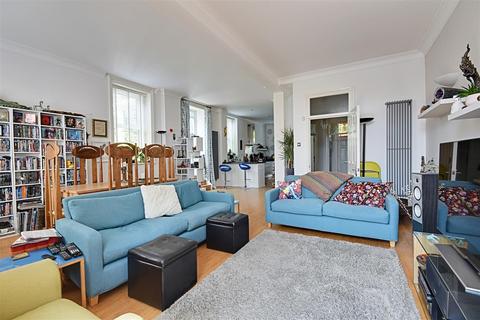 5 Beatrice Walk, Bexhill-on-sea, TN39 4EW