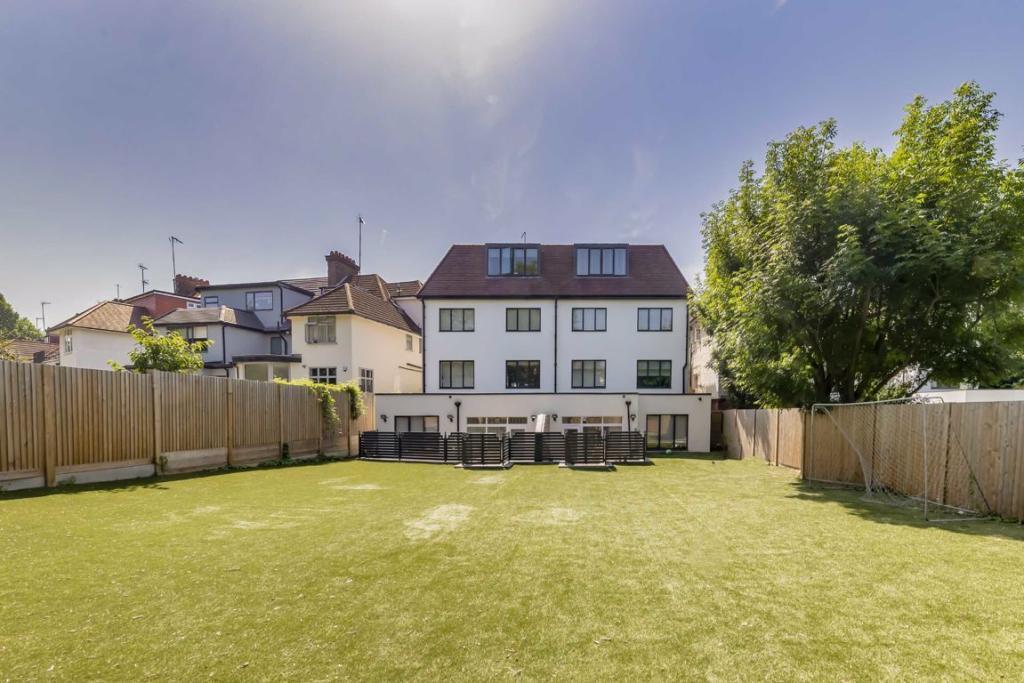 Heathwood-court-middleton-road-golders-green-nw11
