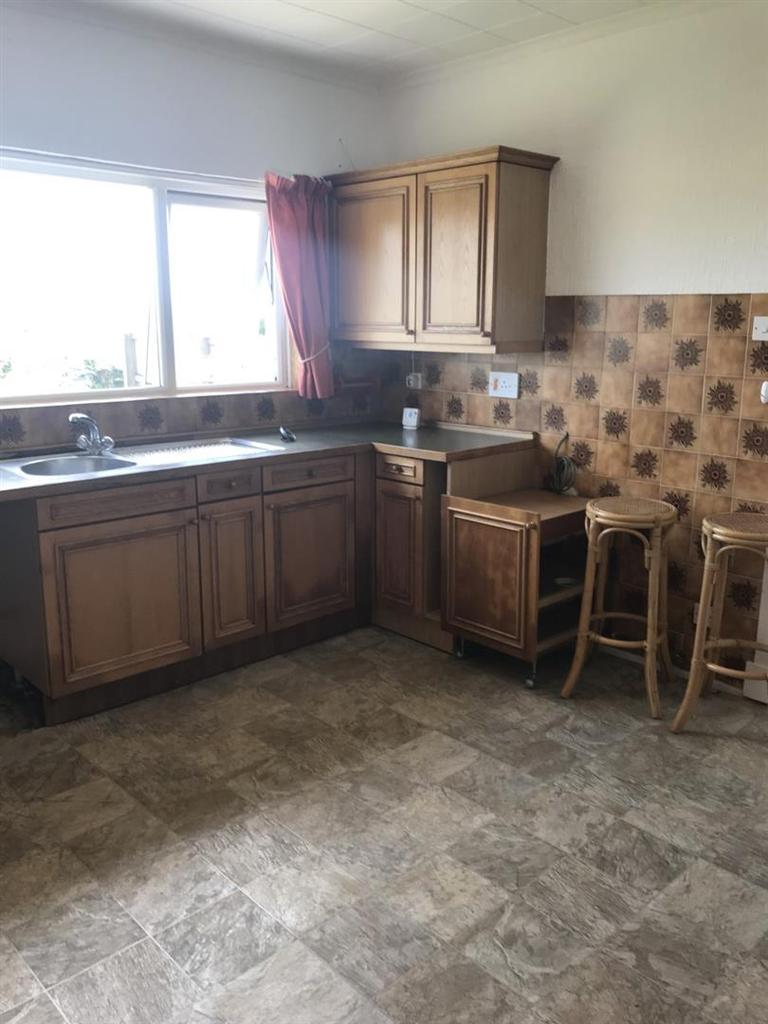 Bev kitchen 2.jpg