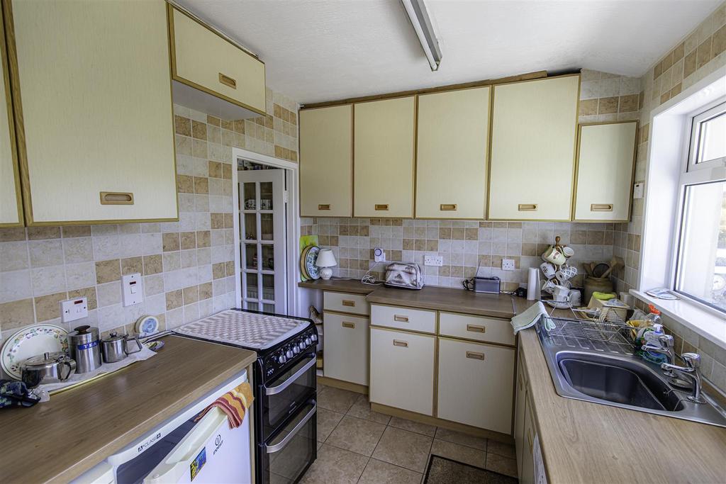 Kitchen 2.jpg