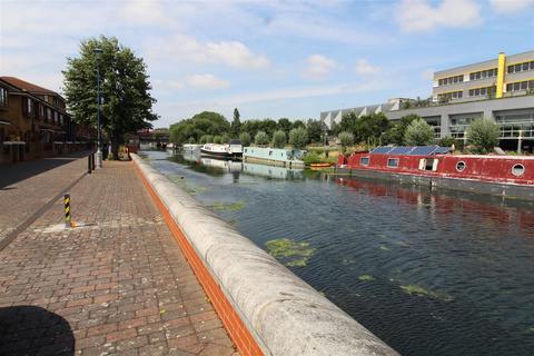 18 Beanacre Close, London, E9 5LB