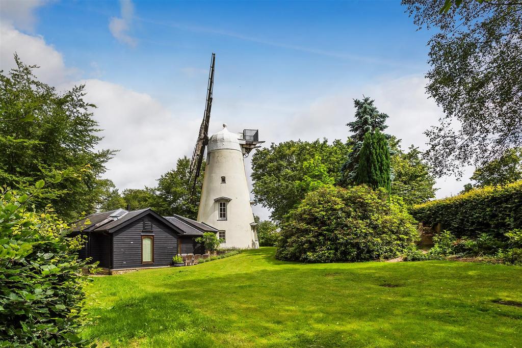 Pitch Hill, Ewhurst, Cranleigh 3 bed detached house £1,375,000