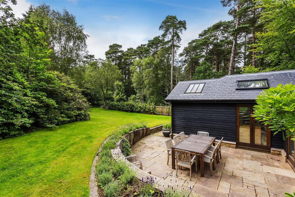 Pitch Hill, Ewhurst, Cranleigh 3 bed detached house £1,375,000