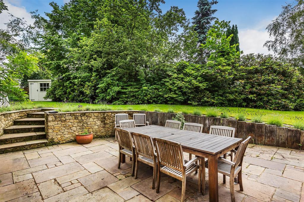 Pitch Hill, Ewhurst, Cranleigh 3 bed detached house £1,375,000
