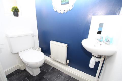 27 Cameron Grove, Eccleshill, Bradford, BD2 3DG
