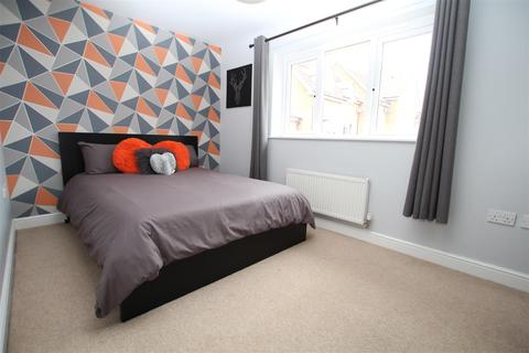 27 Cameron Grove, Eccleshill, Bradford, BD2 3DG