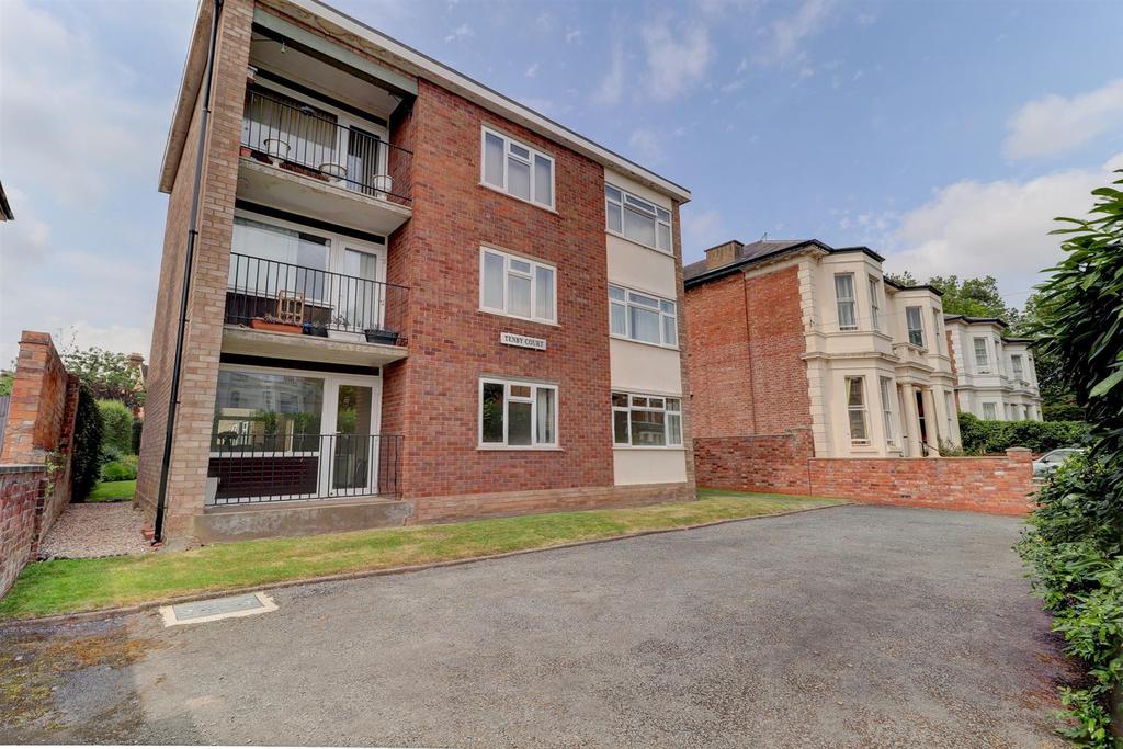 Milverton Terrace, Leamington Spa 2 bed flat £850 pcm (£196 pw)