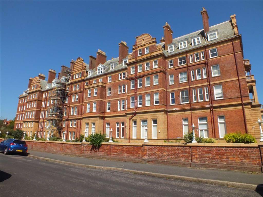 Metropole Court, The Leas, Folkestone, Kent, CT20 3 bed flat £435,000