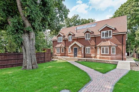 4 Vicarage Close, Worcester Park, KT4 7LZ