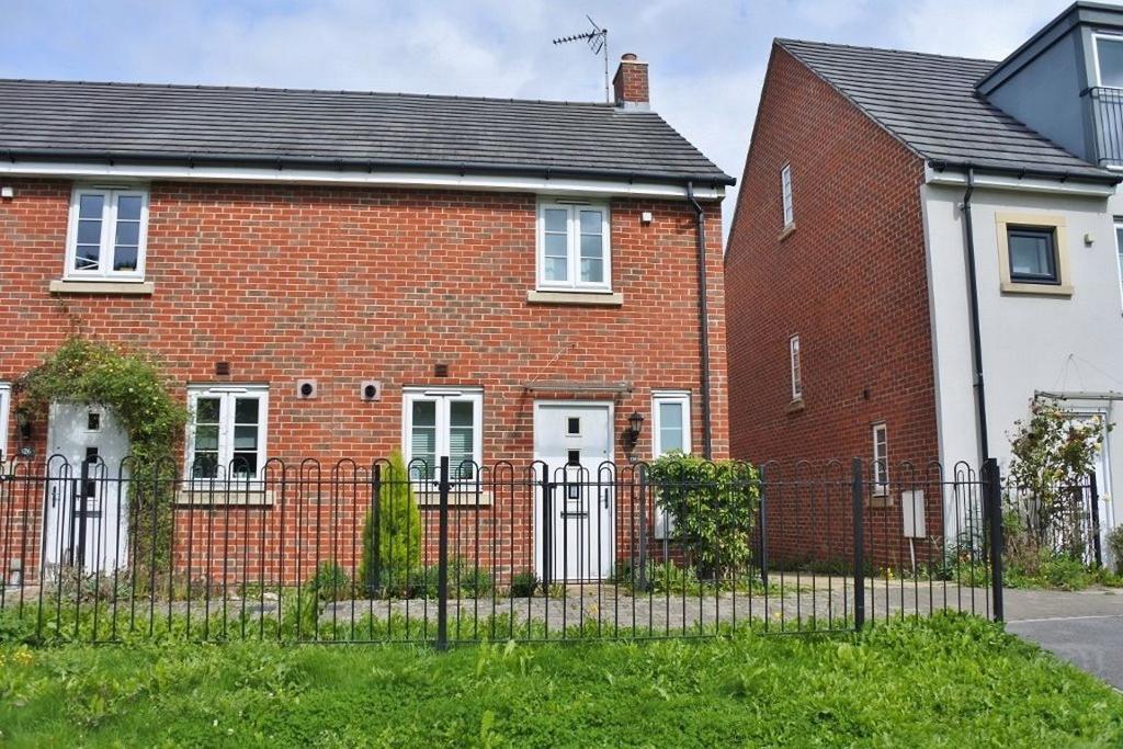 SINCLAIR DRIVE, TOWN CENTRE 2 bed terraced house £1,050 pcm (£242 pw)