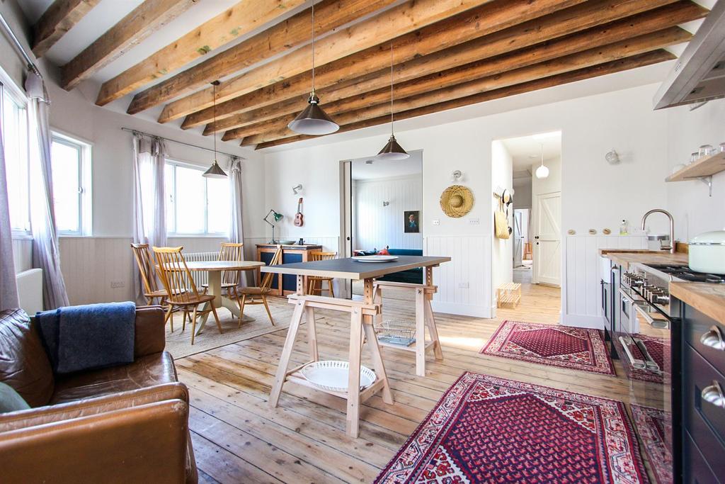 Sea Street, Whitstable 3 bed apartment £1,595 pcm (£368 pw)